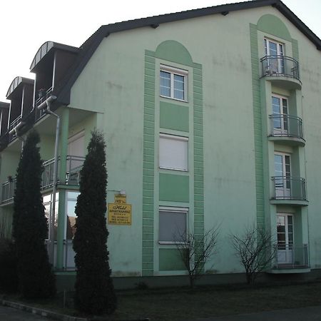 Aba Es Andrea Apartmanok Sarvar Exterior photo