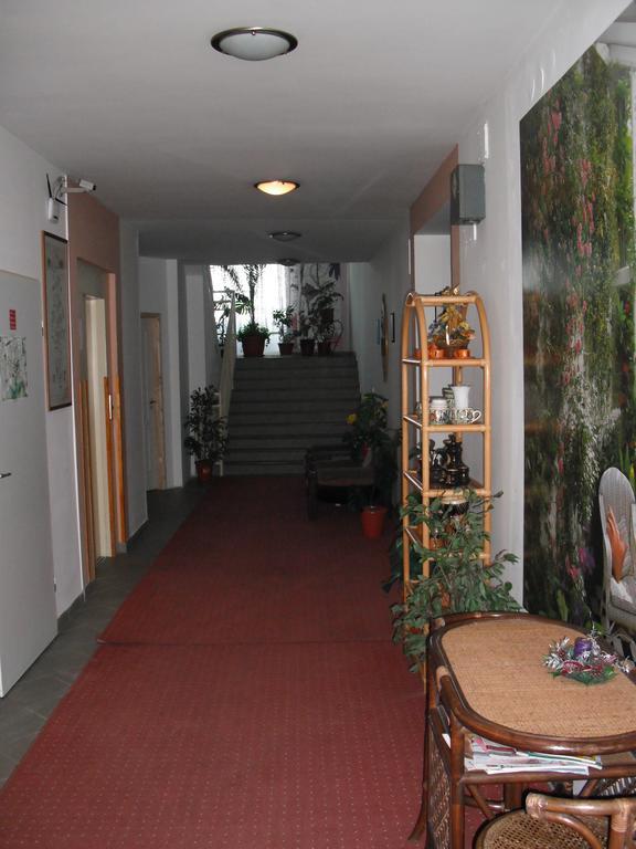 Aba Es Andrea Apartmanok Sarvar Exterior photo