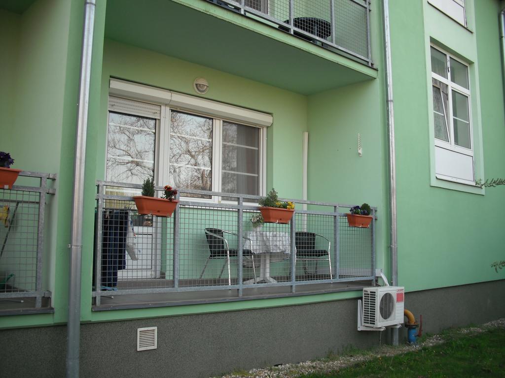 Aba Es Andrea Apartmanok Sarvar Exterior photo